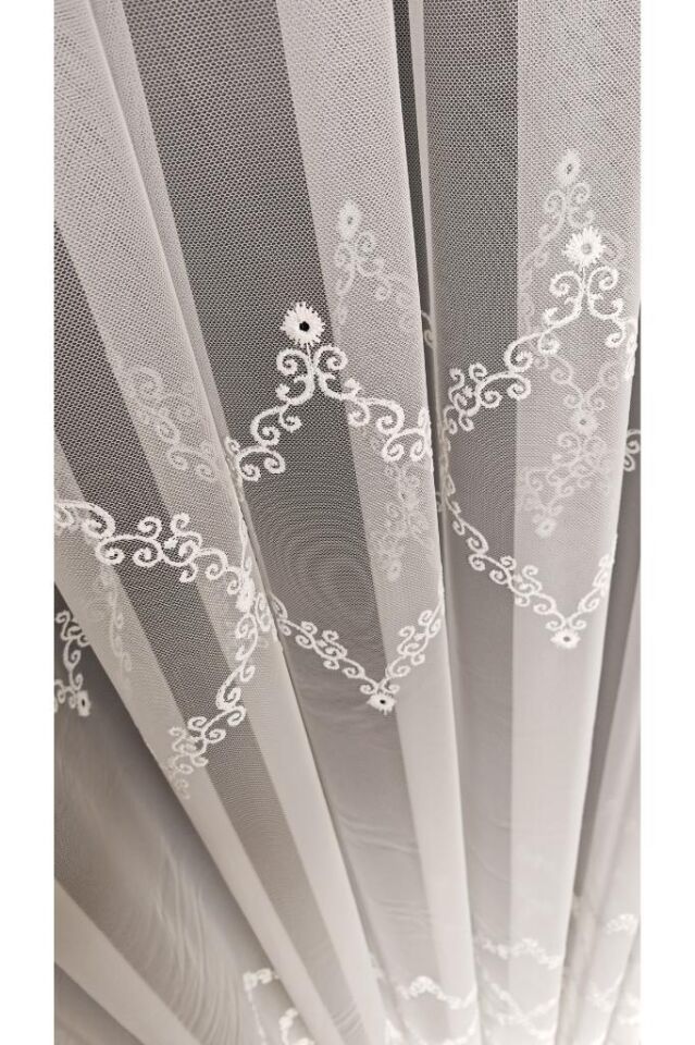 Ekru Serpme Brode Desenli Tül Perde 1/3 Sık Pile Ütü İstemez Eteği Kurşunsuz Her Odaya Uygun Ekru - 150 x 250